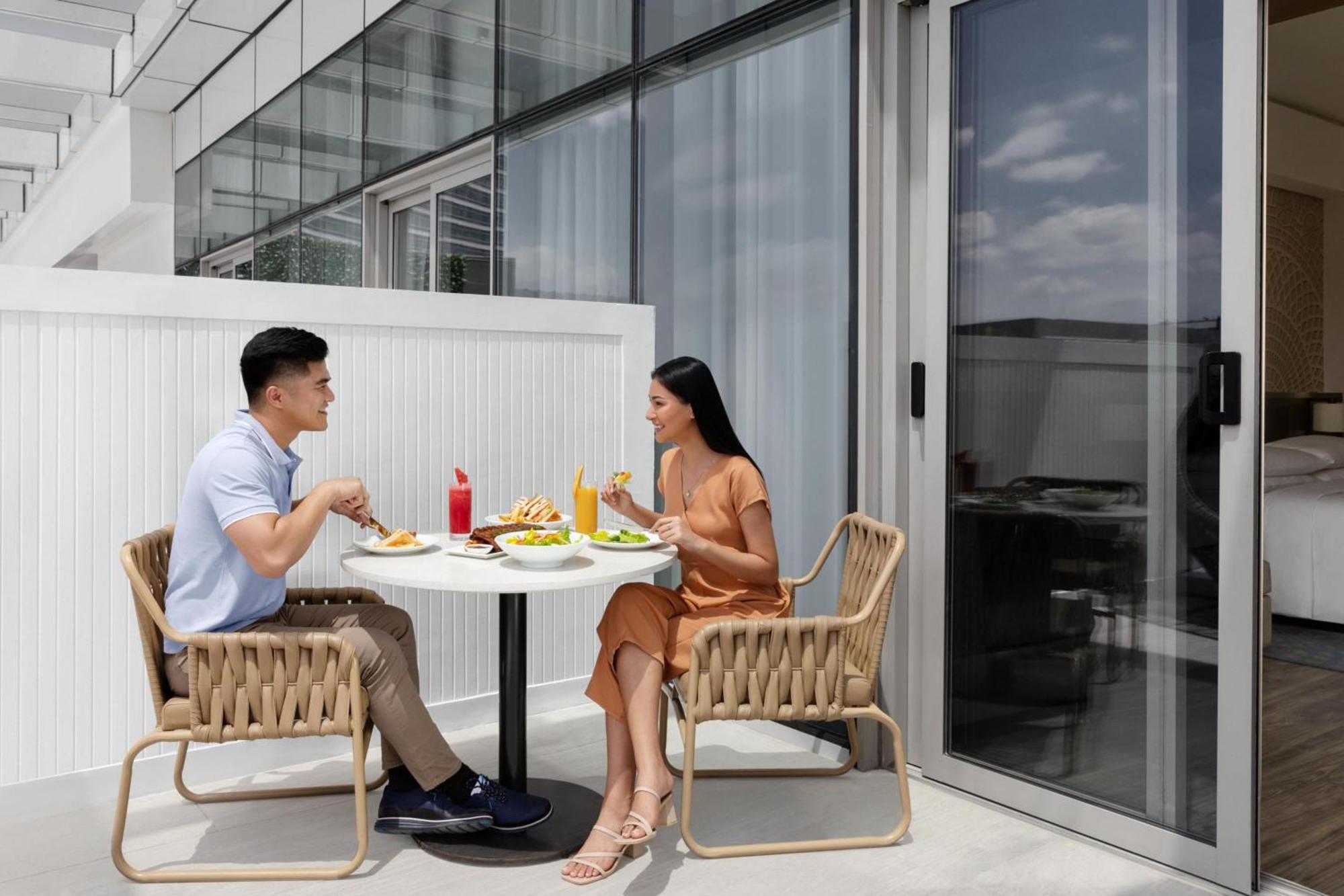 Clark Marriott Hotel Mabalacat Exteriör bild